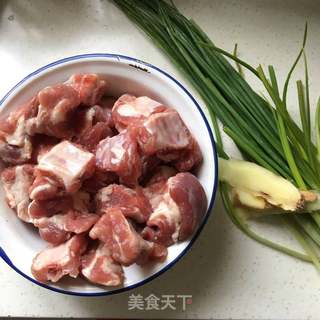 糖醋排骨的做法步骤：1