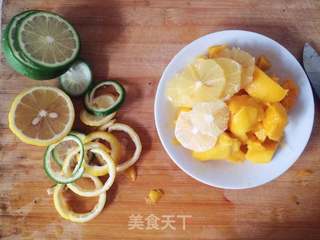 芒果柠檬奶昔的做法步骤：2