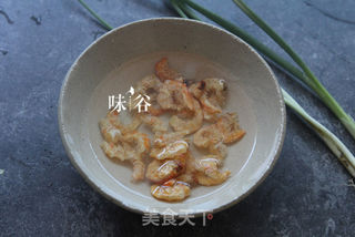 瑶柱虾米瘦肉粥的做法步骤:2