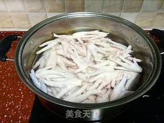 凉拌鸡爪的做法步骤:2