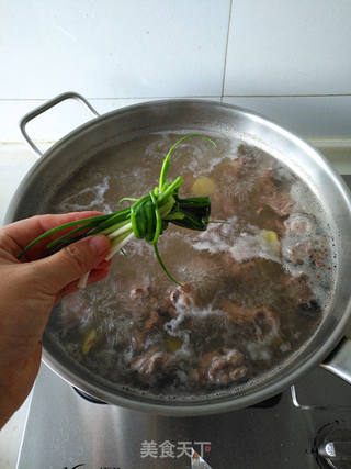 山药羊肉汤的做法步骤:4