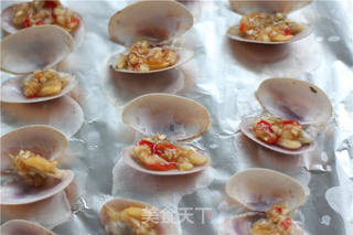 这个周末玩烧烤——蒜茸烤花蛤的做法步骤:7