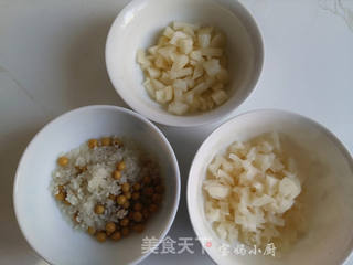 雪梨莲藕露的做法步骤:2