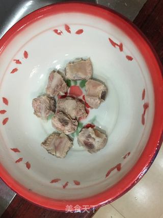炖排骨龟板鹿茸的做法步骤：3