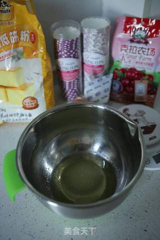 蔓越莓马芬蛋糕杯的做法步骤:2