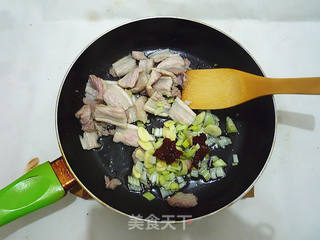 香干小炒肉的做法步骤:5