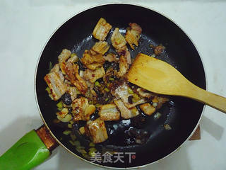 香干小炒肉的做法步骤:7