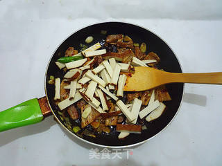 香干小炒肉的做法步骤:8