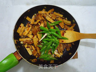 香干小炒肉的做法步骤:9