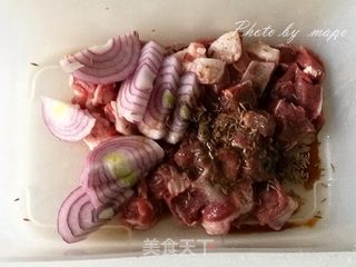 牙签羊肉的做法步骤:2