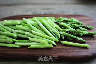 虫草花芦笋炒虾仁的做法步骤:2
