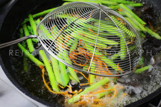 虫草花芦笋炒虾仁的做法步骤:4