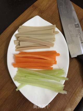鲜蔬鱼卷鸡蛋羹的做法步骤：3