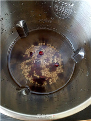 【醇香味浓黄豆浆】蔓越莓豆浆的做法步骤:4