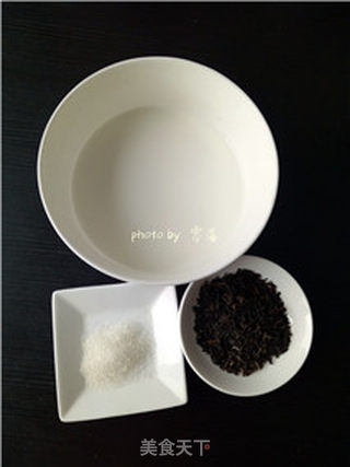 【美味奶茶在家也能DIY】港式奶茶的做法步骤：1