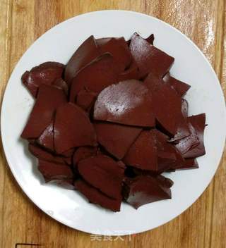 辣炒血豆腐的做法步骤：1