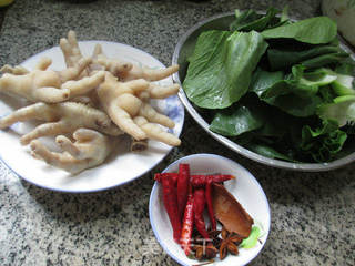 ＃信任之美＃青菜焖鸡爪 的做法步骤：1