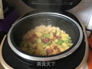 ＃信任之美＃牛油果土豆腊肠焖饭的做法步骤：10