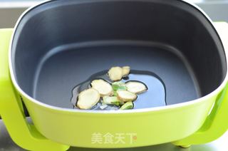 #信任之美#辣白菜海鲜锅的做法步骤:2