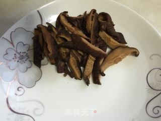 ＃信任之美＃扁豆香菇焖饭的做法步骤：2