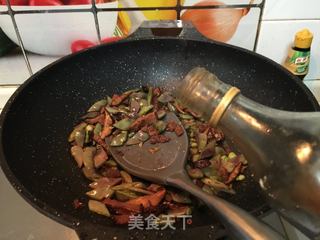 ＃信任之美＃扁豆香菇焖饭的做法步骤：8