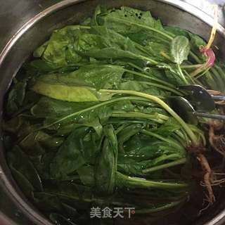 菠菜8寸戚风蛋糕的做法步骤：1