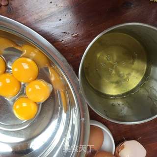 菠菜8寸戚风蛋糕的做法步骤:4