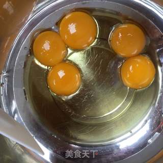 菠菜8寸戚风蛋糕的做法步骤:5