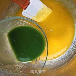 菠菜8寸戚风蛋糕的做法步骤:7