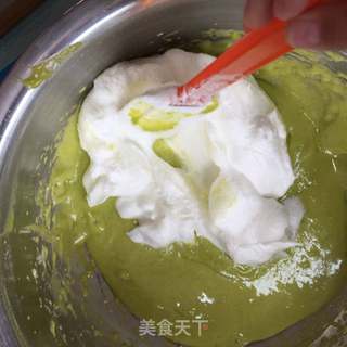 菠菜8寸戚风蛋糕的做法步骤:12