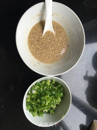 #信任之美#发面手撕葱油饼的做法步骤:2