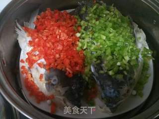 #信任之美#双色剁椒鱼头的做法步骤:7