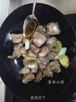 #信任之美# 排骨烧土豆的做法步骤：4