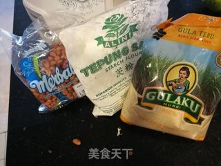 #信任之美# 自制馋嘴小零食——挂霜花生的做法步骤：1