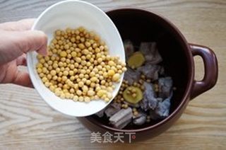 冬瓜排骨黄豆汤的做法步骤:5