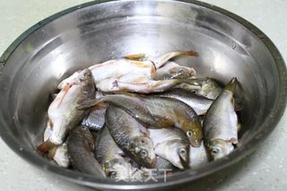 椒盐香酥炸鱼的做法步骤：1