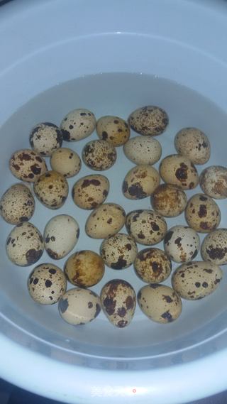 ＃信任之美＃泡椒鹌鹑蛋的做法步骤：1