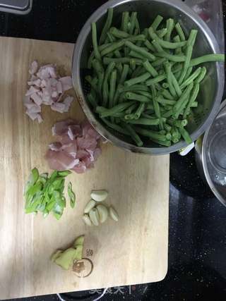#信任之美#炖豆角的做法步骤：1