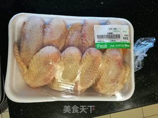 #信任之美# 简易烤箱菜——香烤鸡翅的做法步骤：1