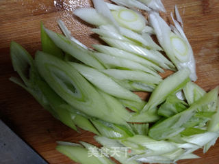 #信任之美#葱烧八带鱼的做法步骤：1