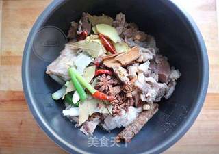 #信任之美#红焖牛肉/面的做法步骤：3