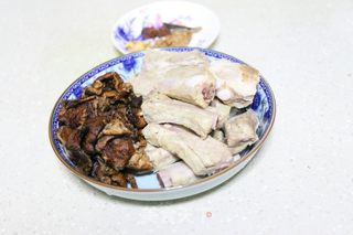 蘑菇炖排骨的做法步骤：1