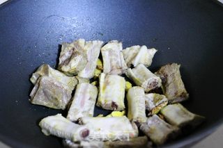 蘑菇炖排骨的做法步骤：3