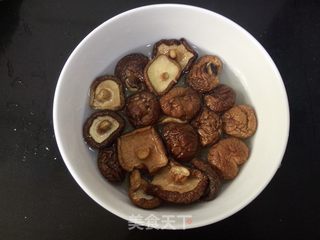 #信任之美#翡翠大白菜肉馅饺子的做法步骤:2