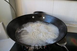 #信任之美# 酸辣鸡蛋面的做法步骤:3