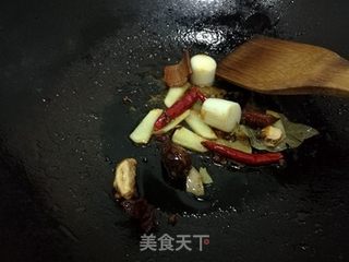 香辣猪肘炖芸豆的做法步骤：4