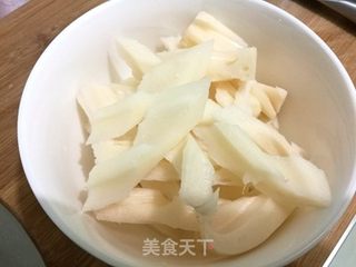 香辣猪肘炖芸豆的做法步骤:7