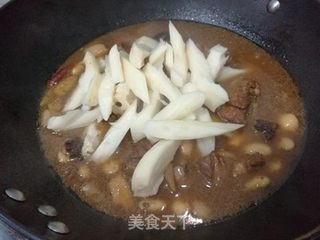 香辣猪肘炖芸豆的做法步骤:9