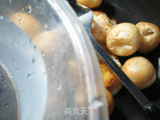＃信任之美＃油面筋烧荷叶蛋的做法步骤：4