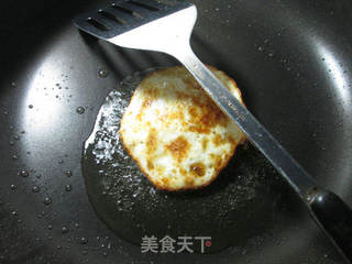 ＃信任之美＃油面筋烧荷叶蛋的做法步骤：2